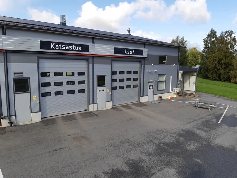 DEKRA Katsastus Hyveläntie ulkoa kuvattuna